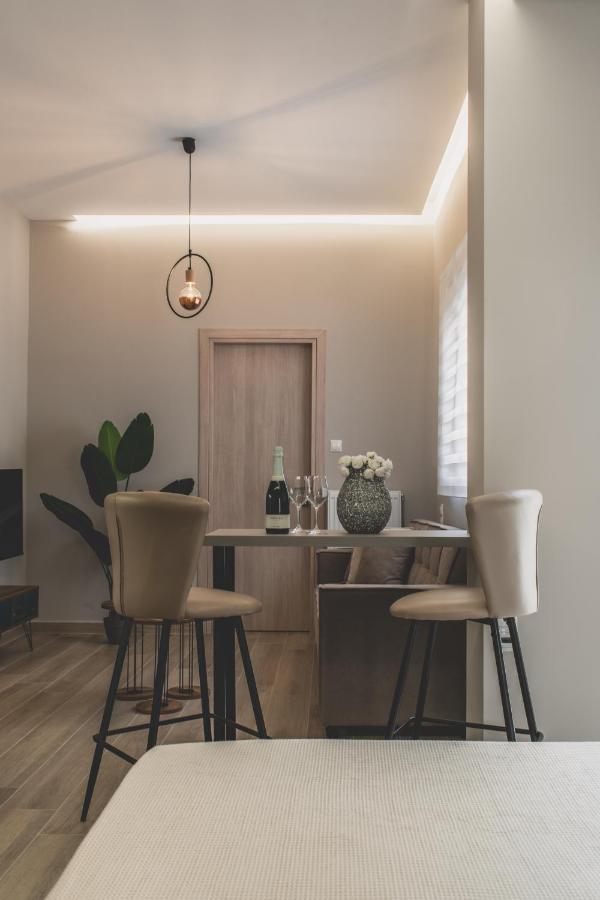 Ederlezi Habitat Apartments พีเรียส ภายนอก รูปภาพ